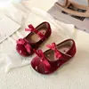 Zapatos de Cuero Estilo Coreano para Niñas Modelo Nuevo Primavera 2026 Suela Blanda Versátiles Estilo Hada Moño Zapatos Individuales para Niñas Pequeñas