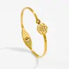 Fábrica en stock al por mayor moda coreana personalidad simple titanio mariposa pulsera hebilla de resorte diseño chapado 18k