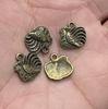 Suministro directo de fábrica Aleación de plata Xizang Bronce antiguo Amor Mariposa Pluma Cruz Colgante Joyería DIY