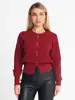 Conjunto de Otoño: Chaqueta Suéter Corta Estilo Chanel, Cárdigan Tejido, Combinada con Top de Punto Nuevo Otoño Temprano 2025
