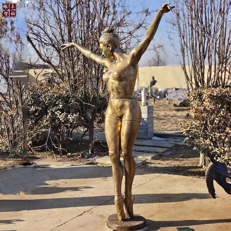 铜芭蕾绿人物喷泉2