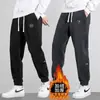 Pantalones de chándal de pana de peso pesado para otoño e invierno para hombre, pantalones casuales de retazos, pantalones jogger holgados para hombre con forro polar y diseño engrosado
