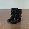 Botas Femininas Marrons Estilo Britânico Versáteis Salto Grosso Aumento de Altura 2026 Nova Coleção Outono Emagrecimento Retro Franzidas na Perna Botas Curtas