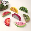 Acessórios de resina DIY de desenho animado, fatias de frutas de dupla face meio cortadas, presilhas de cabelo com cola cremosa, fivelas de sapato, chaveiros, pingentes