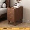 Nova Mesa de Cabeceira Estilo Chinês 2026 Novo Modelo Pequeno Ultra-Estreito de Cabeceira Armário Pequeno de Alto Valor Armário de Armazenamento de Cabeceira para Quarto