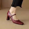 Zapatos de Tacón Alto Rojos de Piel de Cabra Suave 2025 Nuevos para Primavera y Otoño Franceses Tacón Grueso Retro de Una Correa Mary Jane para Mujer
