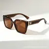 Gafas de Sol Cuadradas Grandes con Patrón de Rombo y Trébol de Cuatro Hojas Transfronterizas Diseño de Rombo en Relieve Sensación de Alta Gama Versátiles para Viajes y Estilo Urbano