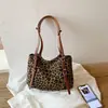 2026 Nueva Moda Coreana Nicho Retro Estampado de Leopardo Bolso Tote, Gran Capacidad Versátil Bolso de Hombro y Cruzado