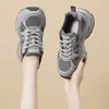 Bestseller de Douyin Zapatos Dad para Mujer Suela Gruesa 2026 Nuevo Estilo de Otoño Para Personas Bajas Aumenta la Altura Bloque de Color Transpirables Zapatos Dad