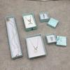 Oferta especial fabricante de cajas para anillos 4*4 caja para joyas nube 5*8 caja para pulseras 7*9 caja para colgantes de collares largos logotipo estampado en caliente