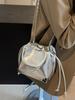 Bolso pequeño plateado popular de verano para mujer, nuevo bolso tipo cubo con cadena que combina con todo, bolso cruzado de hombro de alta gama, 2024
