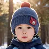 Chapéu de tricô com patch de urso de desenho animado estilo coreano para crianças, chapéu de tricô com punho em blocos de cor e pompom, chapéu quente de outono e inverno para bebê