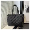 Venta Directa de Fábrica Bolso Acolchado de Algodón para Mujer 2025 Nuevo Bolso de Hombro de Gran Capacidad Bolso Tote de Moda Tendencia