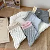 Meias de Meia-Panturrilha com Pingente de Acessório Listrado Estilo Coreano 26 Início da Primavera Femininas Retro Color-Blocking Sem Costura Versátil Casuais Meias Largas Meias de Algodão