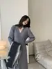 Vestido Suéter de Tricô Gola V Outono Inverno Feminino Manga Longa Cintura Alta Temperamento Retrô Solto Acima do Joelho Simples Emagrecedor