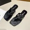 Novas Chinelas Planas de Verão 2026 Estilo Coreano para Mulheres, Adequadas para Férias e Uso na Praia