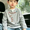 Camiseta de manga larga de punto gofre para niño, nuevo estilo primavera/otoño, look elegante de dos piezas, top base moderno para bebé niño