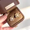 Brincos de Tarraxa Flor de Pérola Retro Franceses Moda Simples Exquisitos Leve Luxo Nicho Sensação de Alto Padrão Adornos para Orelha