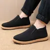 Sapatos de Tecido Old Beijing de Inverno Masculinos, Atacado de Peça Única, Forrados com Lã, Espessados, Quentes, Sapatos de Pai, Sapatos de Calçar Fácil, Sapatos de Algodão