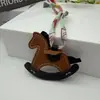 Novo Pingente de Cavalo de Balanço Colorblock Escarlete de Seda Exquisito Coreano Ornamento de Cavalo de Balanço Nicho Exquisito Pingente de Carruagem de Cavalo Pequeno