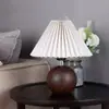 Lámpara famosa en internet de estilo nórdico, lámpara de noche de alta gama para dormitorio de niña, luz nocturna acogedora para lactancia, lámpara de mesa plisada de madera de nogal
