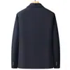 Chaqueta de hombre transfronteriza otoño/invierno 2026, estilo business casual, con cuello alto, acolchada para mayor calidez y diseñada para hombres de mediana edad