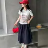 Camiseta de Manga Corta para Niñas de Verano, Estilo Nuevo para Niños Mayores, Camiseta Versátil de Moda con Rayas, Tirantes y Parches, Estilo Coreano