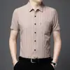 Camisa a Rayas de Manga Corta Nueva para Hombre Estilo Coreano Negocios Guapo Hombres Ajustada Bolsillo Real Top