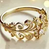Anillo vintage HuaJie de venta caliente transfronteriza en Temu, estilo retro con diseño floral hueco tallado e incrustaciones de circonita para mujer