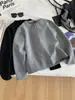 Chamarra con cuello alto y cierre estilo coreano minimalista de algodón al aire para mujer, colección otoño 2026, elegante y estilizada, cárdigan sudadera versátil