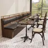 Restaurante temático retro estilo western combinación de mesa y silla de madera maciza Restaurante de celebridades de internet Restaurante con terraza de sofás Mesa de pub Uso comercial