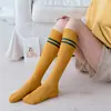 Calcetines de Dos Rayas al por Mayor para Mujer, Lindos Calcetines de Rodilla de Estilo Universitario de Media Caña de Moda Negros para Pantorrilla