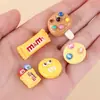 Juguete de Comida de Dibujos Animados Accesorios de Resina M&M Galleta Crema Pegajosa Zapato de Madera Pasador Broche Decoración DIY M&M Realista