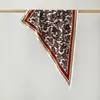 Lenço de Cabeça Estilo Étnico, Lenço Triangular de Sarja Imitação de Seda com Estampa Paisley, Touca, Lenço Triangular com Estampa Paisley Atacado