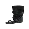 Botas Empilháveis Vintage 2026 Novas e Cool com Aumento de Altura de 5cm em Pele de Ovelha para Mulheres, Sandálias de Tira Única Nicho com Biqueira Aberta, Botas Calça