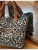 Bolso de mano con estampado de leopardo estilo perezoso de verano 2026, versión coreana, gran capacidad, con cremallera, tipo tote, para ir al trabajo, bolso de hombro