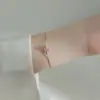 Pulseira de Cristal de Morango 2024 Nova Fresca Versátil Luxo Leve Sensação High-end Pulseira de Cristal Rosa para Presente de Aniversário de Namoradas