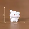 Muñeca de Perro Blanco Pequeño Feliz Linda Casa de Muñecas Decoración DIY Accesorios para Colgar Paisaje en Miniatura de Escritorio Pequeños Adornos