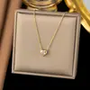 [Collar de Acero de Titanio Dorado + Color Acero] Moda de Lujo Ligero para Mujer El Más Fácil de Combinar Cadena para Clavícula Collar de Amor de Nicho de Gama Alta