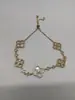 Pulseira de Flor de Zircônia Vazada em Forma de Diamante Transfronteiriça Europeia e Americana, Pulseira de Luxo Leve de Alta Qualidade, Joia Fashion e Versátil para Mulheres