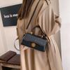 Bolsa Vintage Texted Feminina 2024 Nova Moda Comércio Exterior All-match Bolsa Crossbody Portátil Pequena Bolsa Quadrada Bolsa de Ombro para Viajante