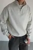 Moletom masculino novo e versátil com gola alta retrô, zíper frontal, estilo esportivo casual, corte reto simples e solto, design semi-americano moderno
