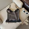 Camisola de malla con encaje y patchwork en V, ajustada, corta, con detalle de lazo, perfecta para llevar sobre una camiseta de malla