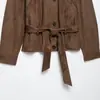 Venta al por mayor de ropa para mujer estilo europeo y americano transfronteriza, chaqueta elegante con cinturón y efecto de textura de gamuza 6318242