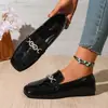 Comercio Exterior Transfronterizo Otoño 2026 Nuevos Mocasines de Estilo Británico con Suela Blanda, Cadena Metálica y Hebilla de Caballo