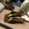 Sandálias de salto alto plissadas de veludo Chuyuji com bico quadrado para mulheres, estilo francês vintage de luxo leve, adequadas para uso ao ar livre, chinelos elegantes