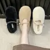 Zapatos Mary Jane de algodón de nuevo estilo con una abertura poco profunda en la punta, diseñados para abrigar y brindar comodidad, con forro afelpado y suela plana, perfectos para mujeres en otoño e invierno 2026, en estilo coreano