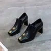 Saltos Altos para Mulheres 2025 Novo Outono e Inverno Sapatos Pequenos de Couro para Mulheres Estilo Britânico Salto Grosso Bico Quadrado Boca Profunda Sapatilhas para Mulheres Tendência