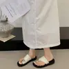 Chanclas Planas Decoradas con Metal para Mujer, Nuevo Estilo de Moda de Verano, Suela Suave, Cómodas, Adecuadas para Usar con Faldas, Sandalias de Tira