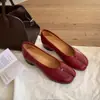 Nuevos Zapatos de Verano 2026 para Mujer que Aumentan la Altura, Dedos de Cerdo, Plisados Retro Ballet, Escotados, de Tacón Grueso, Dedos Divididos